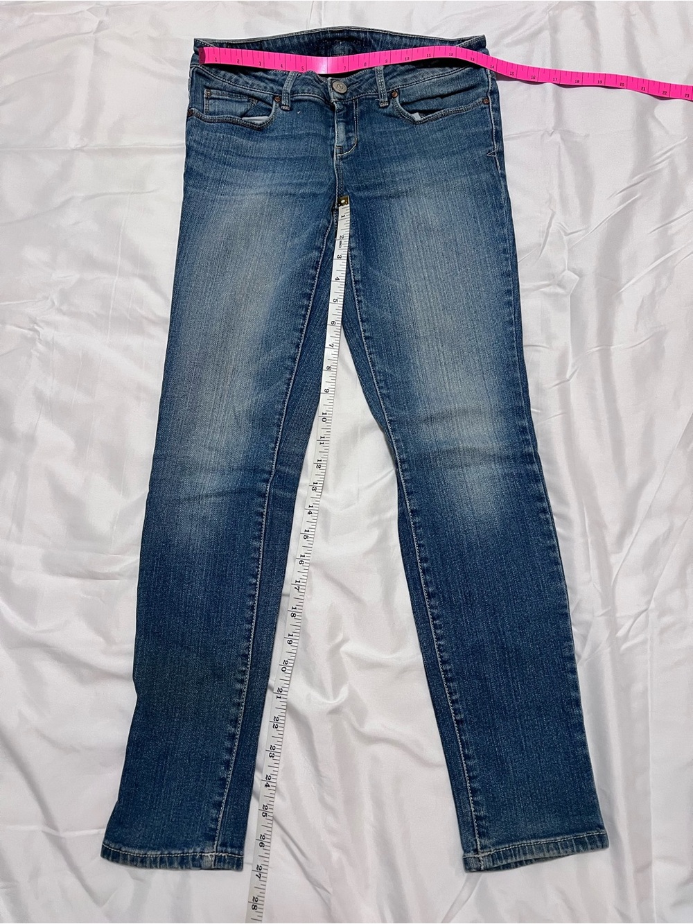 Aeropostale Outfitters Women's Skinny Jeans in Medium Blue